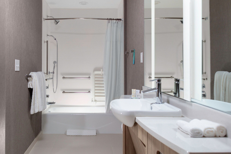 Bathroom 3, SpringHill Suites by Marriott Durham City View, Durham