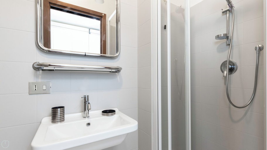 Bathroom 2, Italianway - Favretto 13, Milano