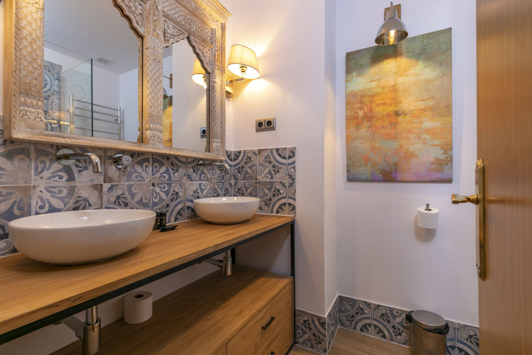 Bathroom 5, Apartahotel Quo Eraso, Madrid
