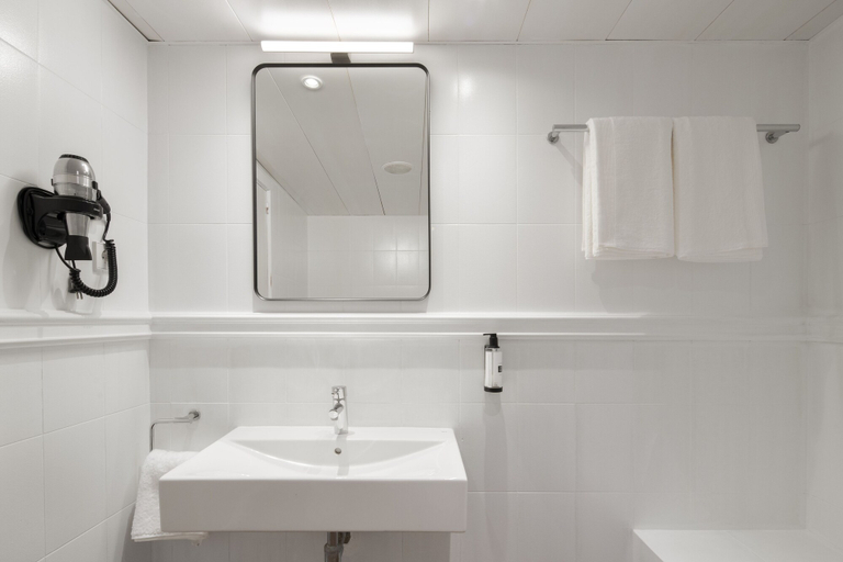 Bathroom 3, H Regas, Barcelona