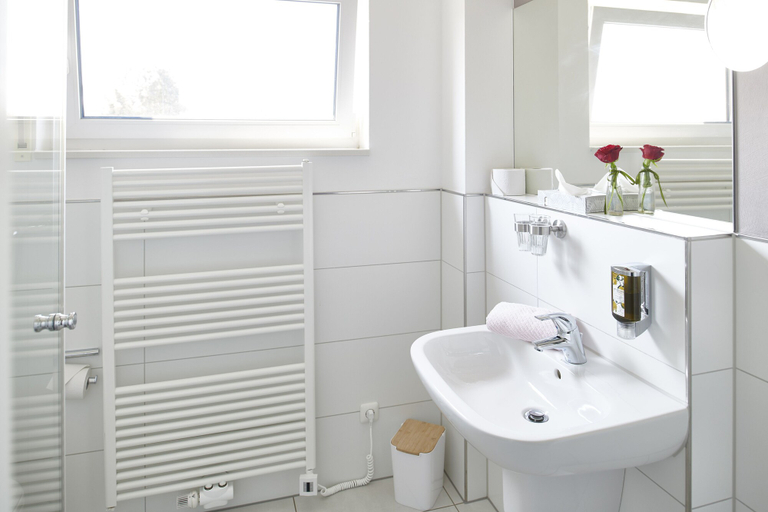 Bathroom 3, Hotel Schwanenhof, Heinsberg