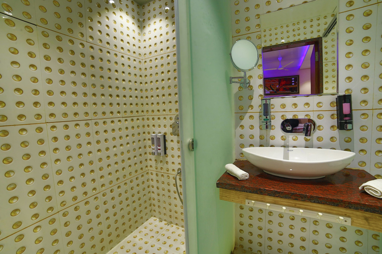 Bathroom 5, Hotel Maya Palace, Sirohi