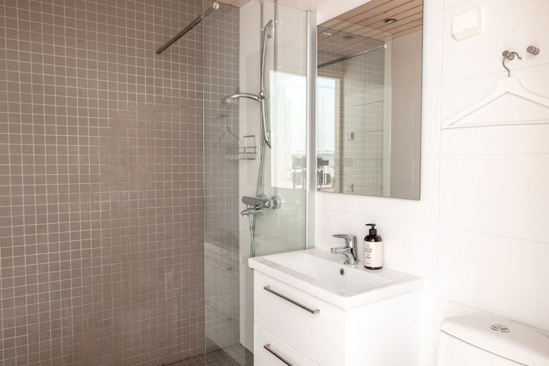 Bathroom 4, 2ndhomes Quiet Studio by Esplanade Park, Uusimaa