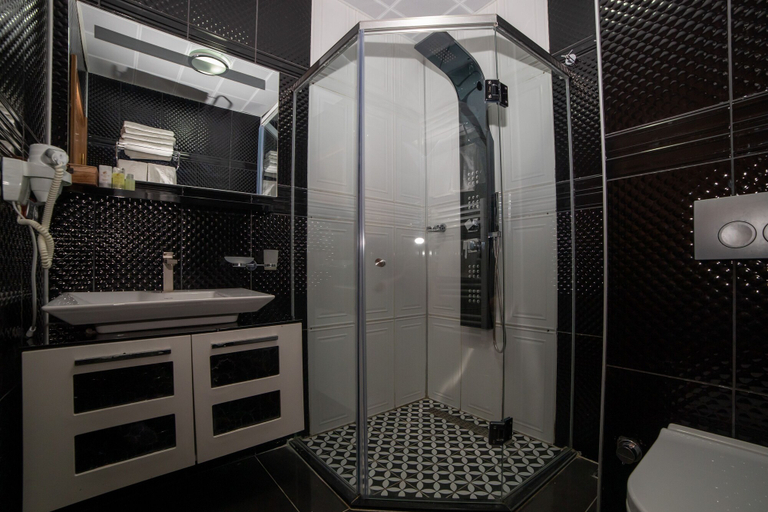 Bathroom 4, Kuzey Park Hotel Arc en Ciel, Gökçeada
