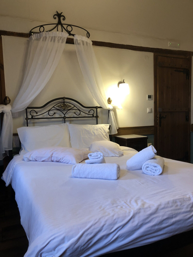 Bedroom 3, Agios Germanos Traditional Hotel, West Macedonia