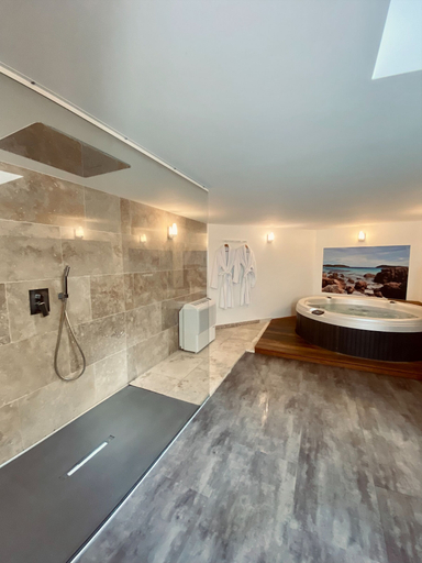 Bathroom 5, 26 Rue du Grand Maurian, Gironde