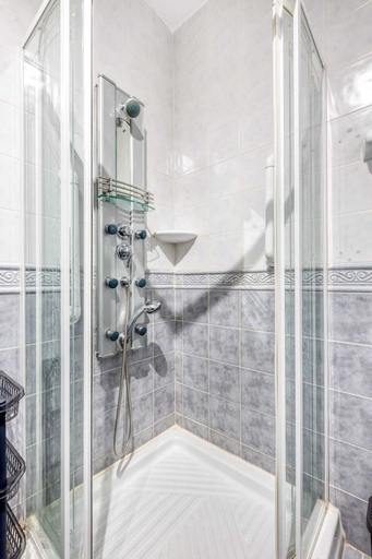 Bathroom 4, Pool Apartment