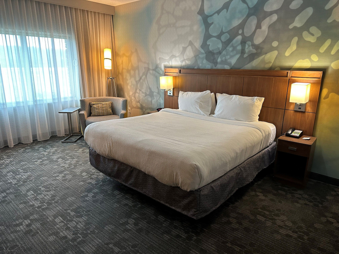 Bedroom 3, Courtyard by Marriott Asheville Airport, Buncombe