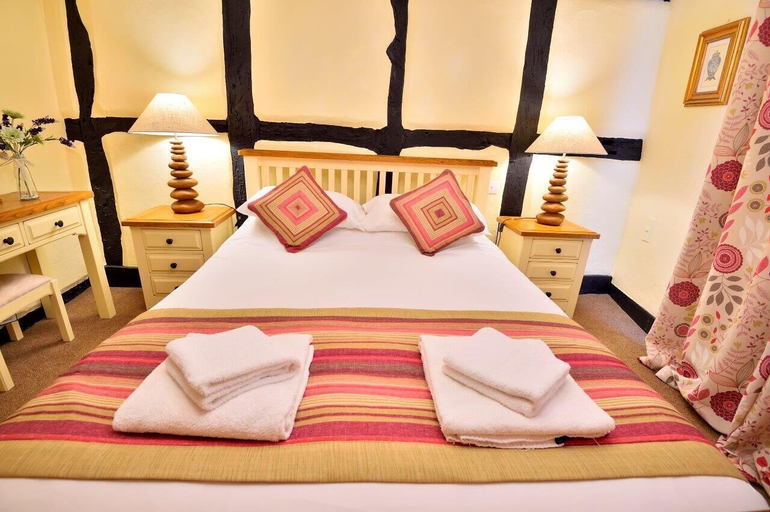 Bedroom 2, Talbot Hotel, Shropshire