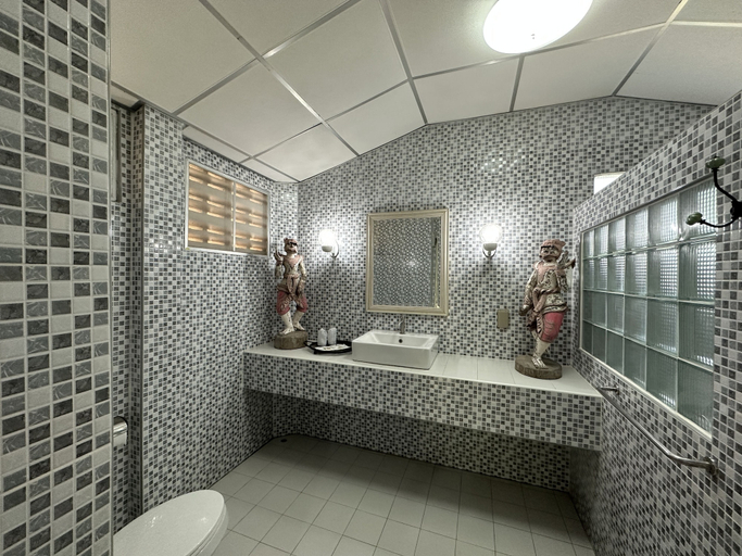 Bathroom 5, Mairood Resort, Khlong Yai