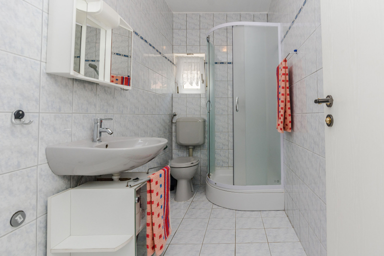 Bathroom 3, Apartments Palaic, Vir