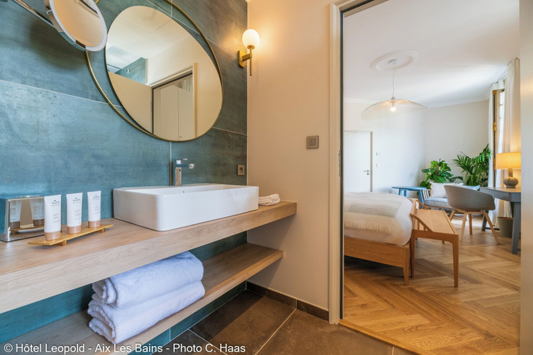 Bathroom 5, Belle Epoque, Savoie