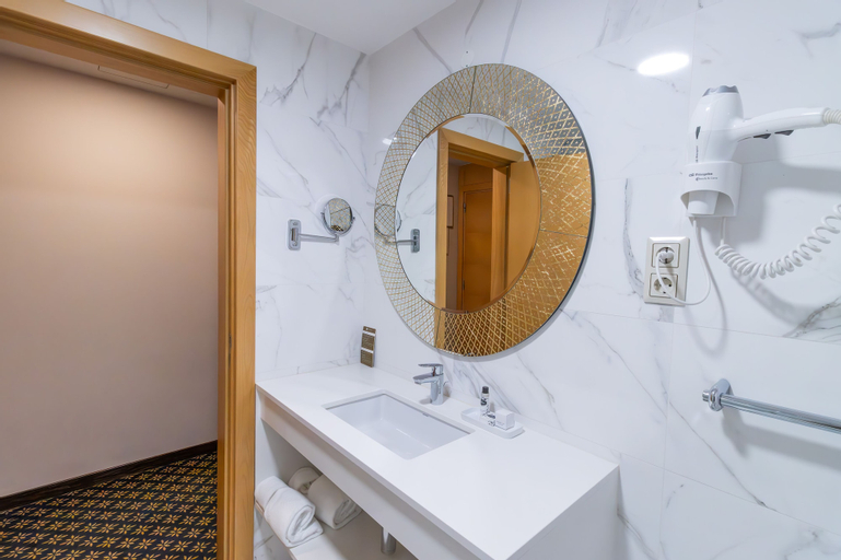 Bathroom 4