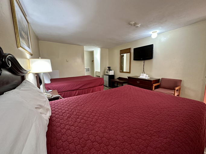 Bedroom 3, Red Carpet Inn Pulaski, Oswego