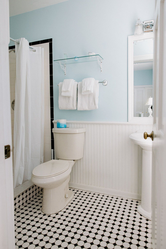 Bathroom 4, Amsterdam's Curry Mansion Inn, Monroe
