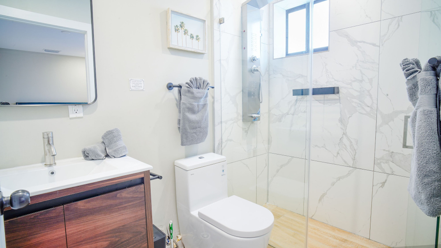 Bathroom 3, Discover the Wonders of This Amazing Apt, Miami-Dade