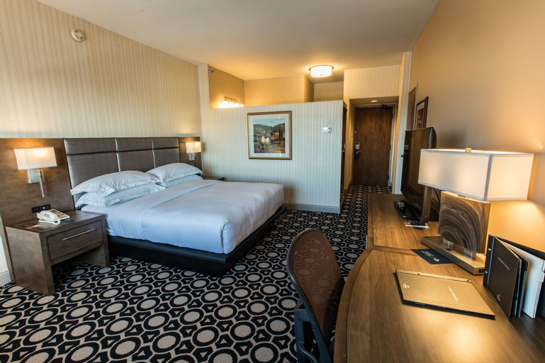 Bedroom 3, Hilton Chicago/Northbrook, Cook