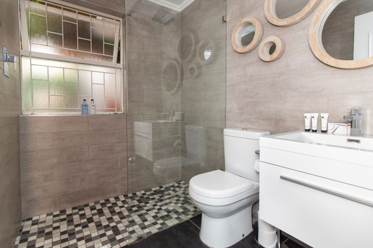 Bathroom 5, Cape Finest Guesthouse, City of Cape Town