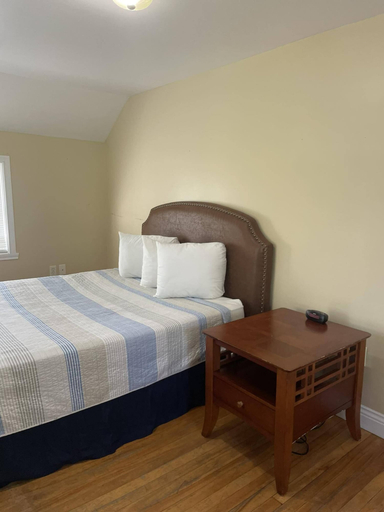 Bedroom 3, Grand Beach Inn, York