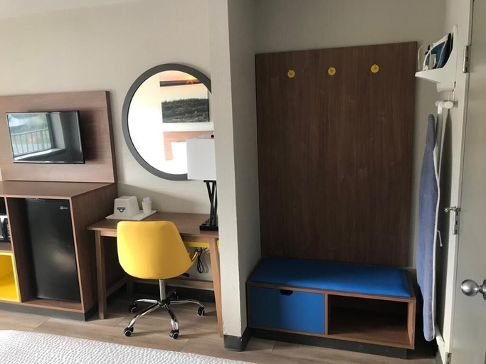 Bedroom 3, Days Inn by Wyndham Vineland, Cumberland