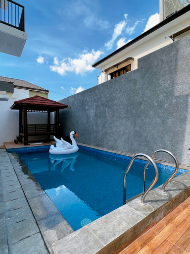 Villa Amithy Batu Malang with Private Pool, Malang
