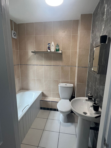 Bathroom 3, Nikoda Lodge, Medway