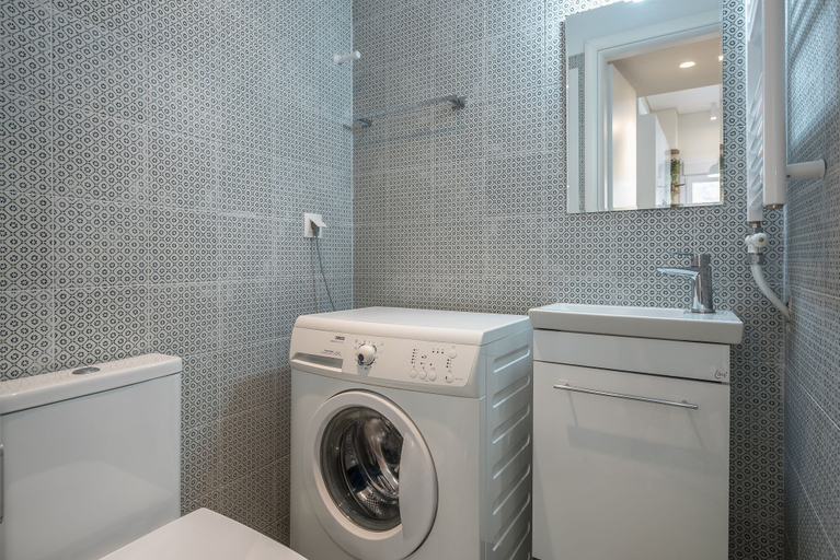 Bathroom 2, The Luxury Suite by Cloudkeys, Attica