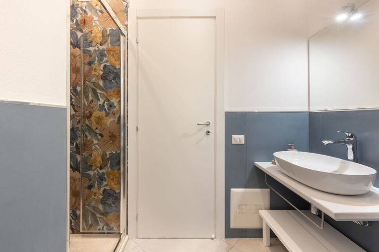 Bathroom 3, Bonnystudios, Cagliari