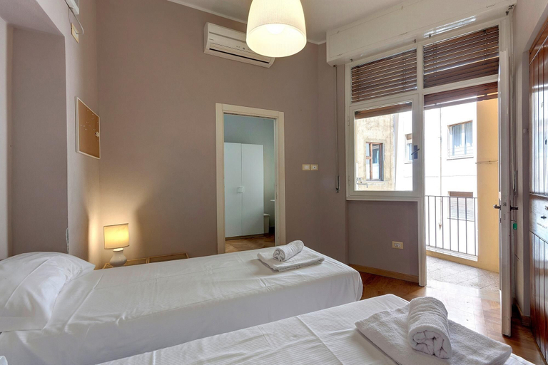 Others 3, Ponte Vecchio 4 Bedrooms, Florence