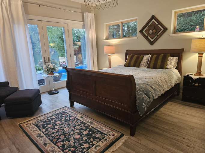 Bedroom 2, Luxury ocean dock pool villa, Cowichan Valley