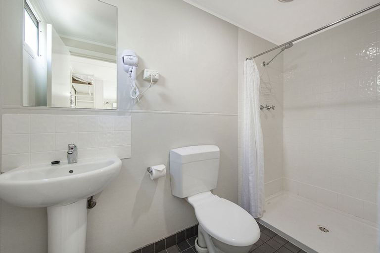 Bedroom 4, Banksia Tourist Park, Swan