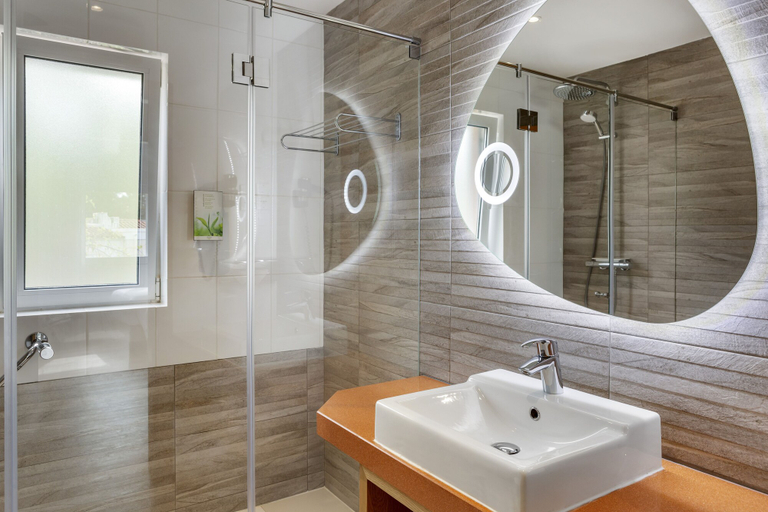 Bathroom 5, Vilar Do Golf, Loulé