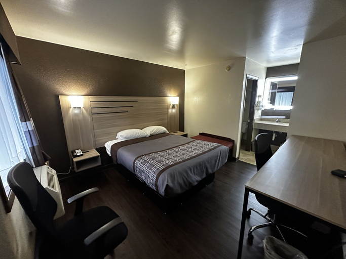 Bedroom 13