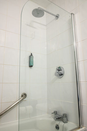 Bathroom 3, Tiverton Hotel Lounge & Venue, Devon