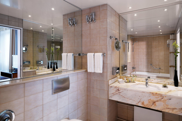 Bathroom 5, Heidelberg Marriott Hotel, Heidelberg