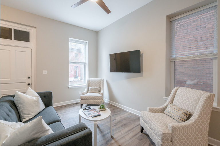 Others 5, Designer Townhome 2 of 3 Left Side - JZ Vacation Rentals, Saint Louis