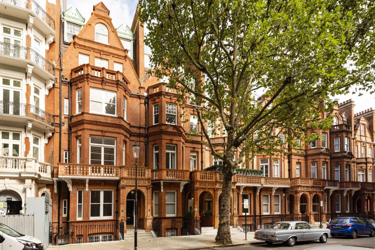 Exterior & Views 2, The Ebury Suite Next to Sloane Square, London