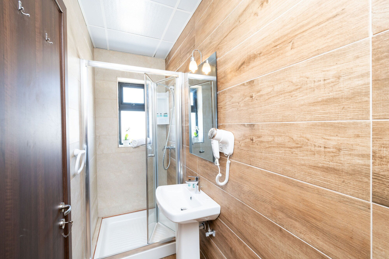Bathroom 4, Islet Seafront Penthouse with Hot tub, Saint Paul's Bay