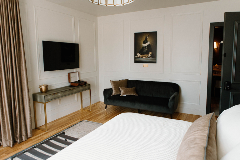 Bedroom 3, Hatchery Riverside Hotel & Event Venue, La Crosse