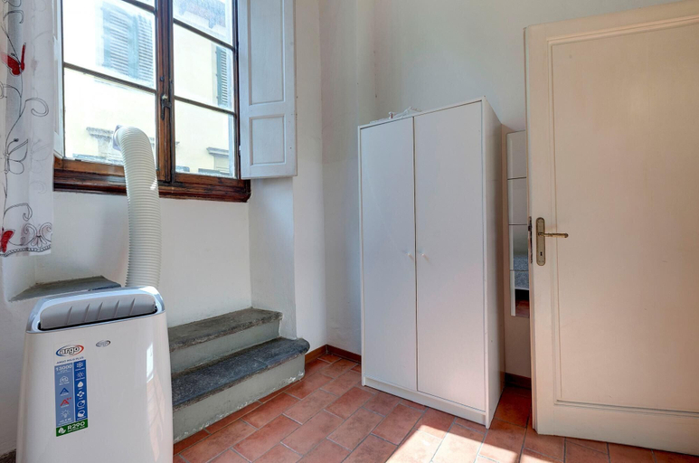 Others 3, Neri 23 in Firenze With 3 Bedrooms and 2 Bathrooms, Florence
