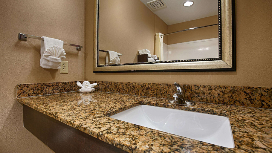Bathroom 5, Best Western Inn & Suites - Lake Charles, Calcasieu