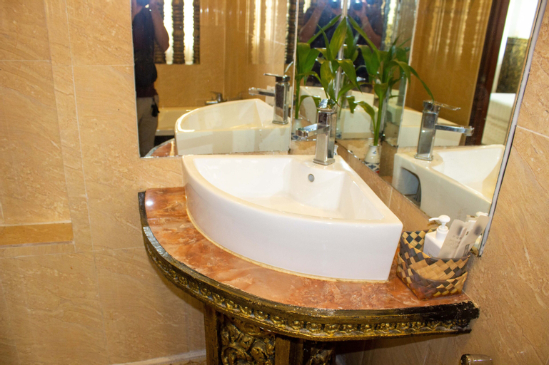 Bathroom 18
