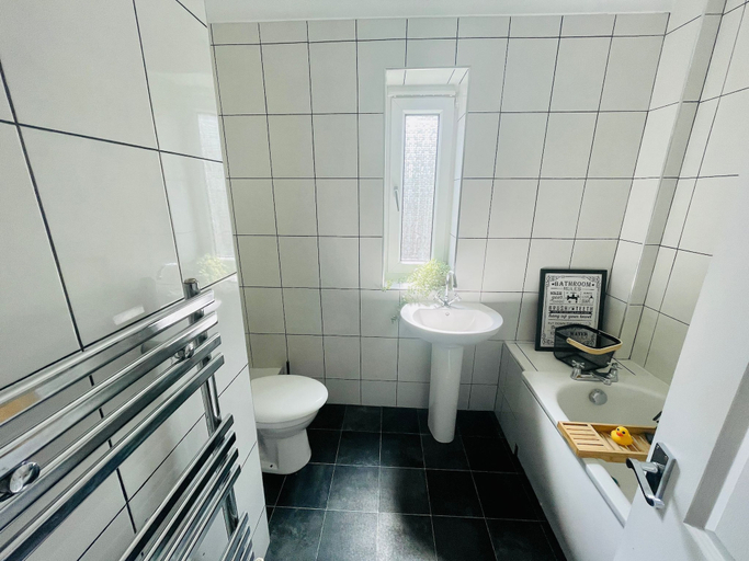 Bathroom 3, Elmbank Avenue House, North Lanarkshire