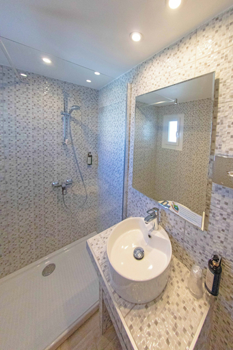 Bathroom 4, HOTEL MEDITERRANEE, Haute-Corse