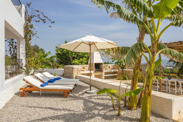 Sport & Beauty 2, Villa Can Sunyer Pool & sea views 5' airport Ibiza, Baleares
