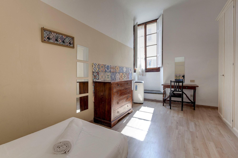 Others 4, Neri 23 in Firenze With 3 Bedrooms and 2 Bathrooms, Florence