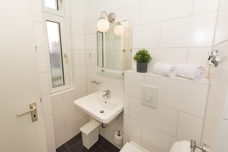 Bathroom 5, Old Town Hotel Berlin, Berlin