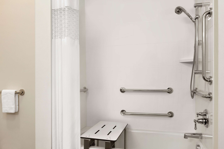 Bathroom 4, Hampton Inn & Suites Seattle/Renton, King
