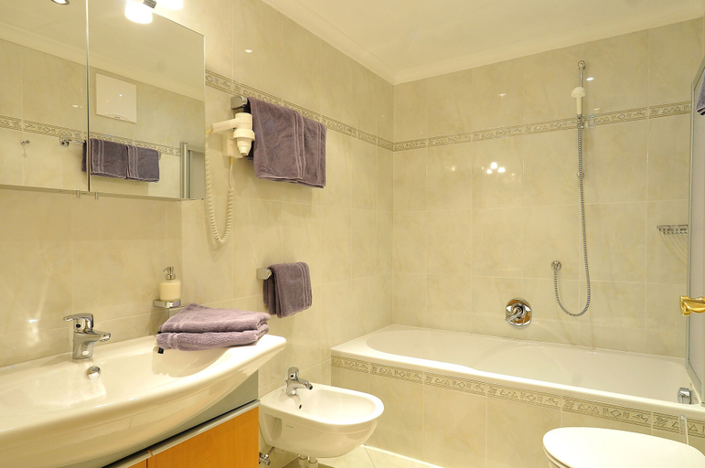 Bathroom 3, Residence Bondi, Bolzano