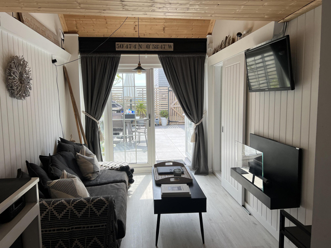 Others 4, Seaside Cabin Retreat in Hayling Island, Portsmouth